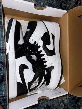 Nike Air Jordan 1 mid - Black/White Sneakers
